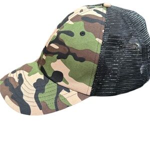 Men’s camouflage and black mesh hat.
